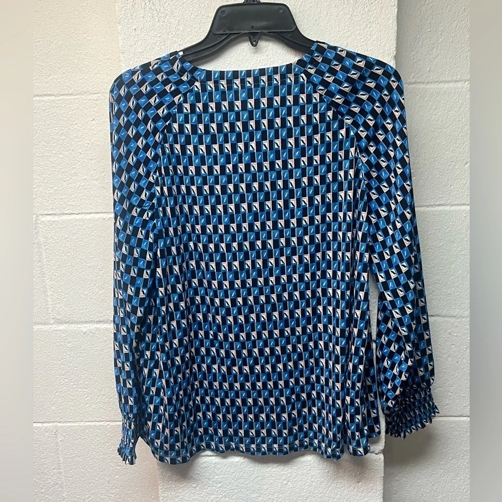 LOFT Blue and Navy Geometric Blouse. Size Small - Picture 4 of 4